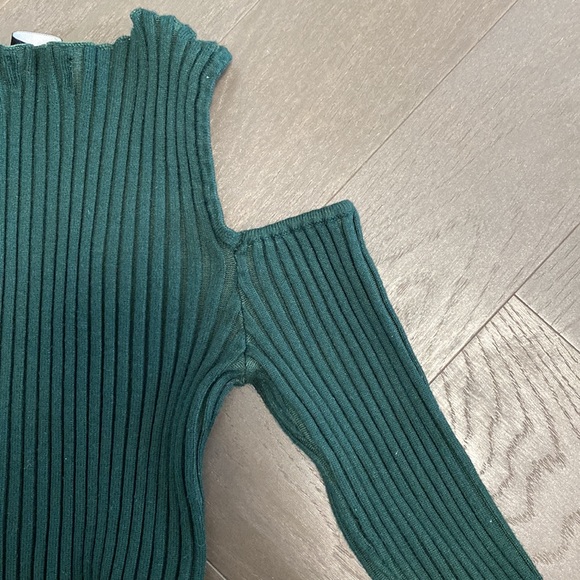 FOREVER 21 Green Cold Shoulder Knit Love Sleeve - Picture 7 of 9